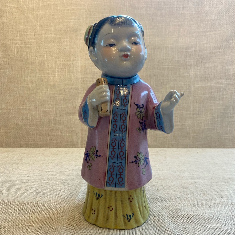 Chinese porcelain statue of woman.